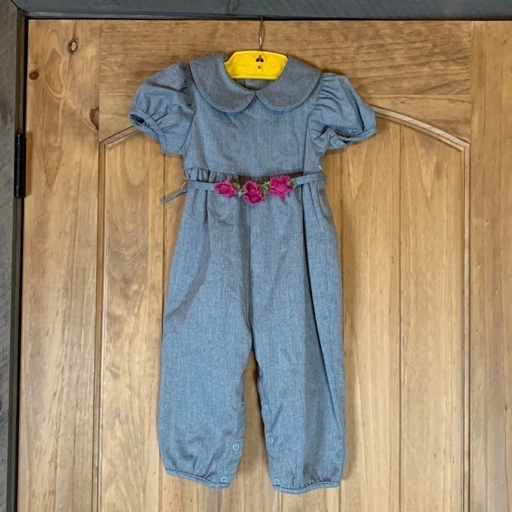 Kelly’s Kids gray romper with floral belt Size 12 Months / 12M